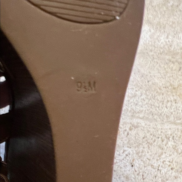 Guess Brown and Gold Sandals - Picture 5 of 7